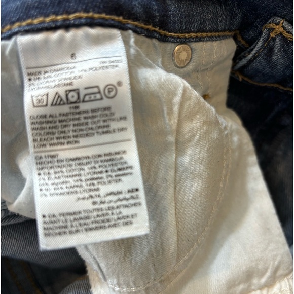 Jeans 3 for $20! Women’s Old Navy Distressed Curvy Skinny Jeans - Picture 3 of 7
